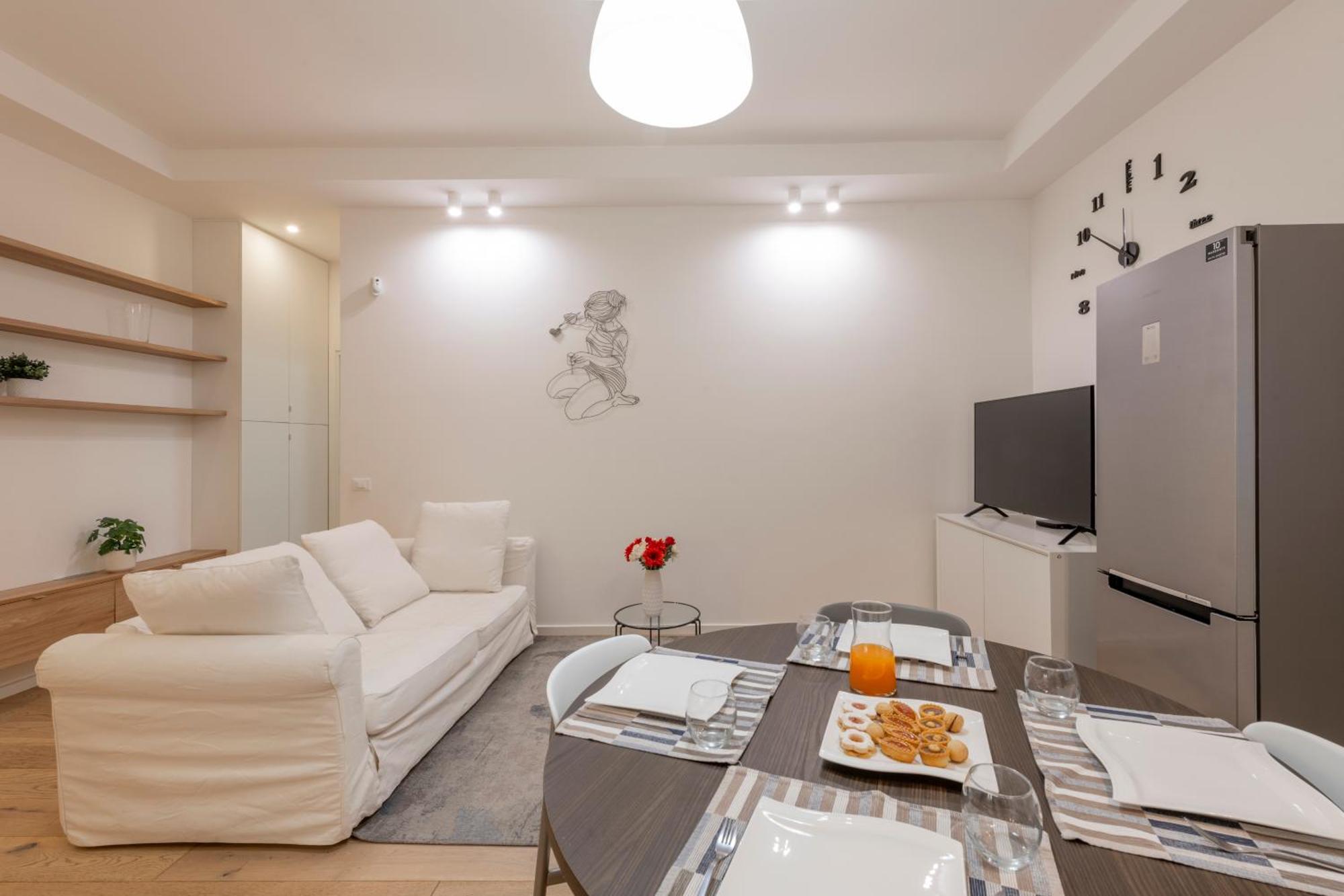 Longhena, 7 - Total White Milan